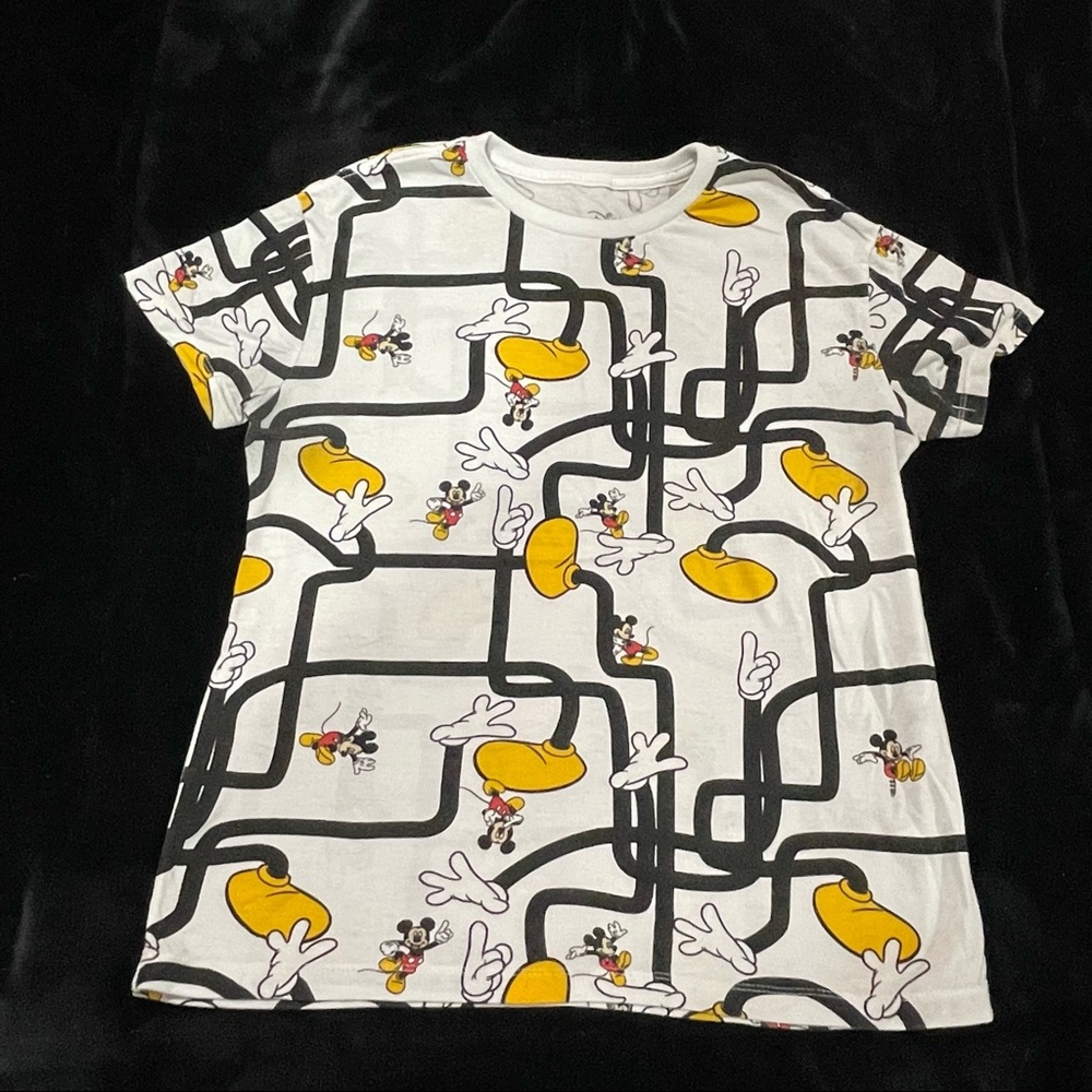 Disney TSHIRT. MICKEY GONE CRAZY